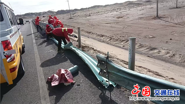 更换波形护栏