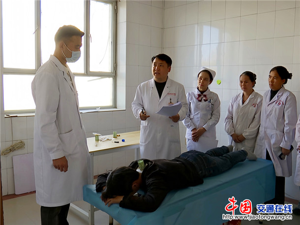 讲师点评。郑涛 摄