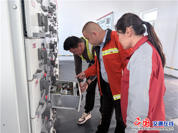 夏尔湖收费站开展“五一”节前安全检查 全面筑牢安全防线图片3