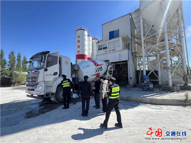 阿勒泰执法支队哈巴河执法大队与交警,交通局对工业园区进行联合执法3 阿勒泰执法支队哈巴河执法大队与交警,交通局对工业园区进行联合执法3