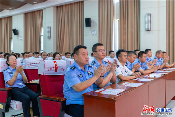 6月28日，新疆维吾尔自治区叶城县公安局举办“庆七一·颂忠诚·警察故事分享会”暨诗歌朗诵比赛。引导全警在回望初心中凝聚警心、在赓续血脉中践行使命。买买提艾则孜·吐拉买提  摄 (4)