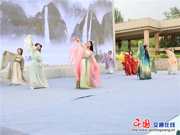 国风舞蹈《嘉舞逢端》。郑涛 摄