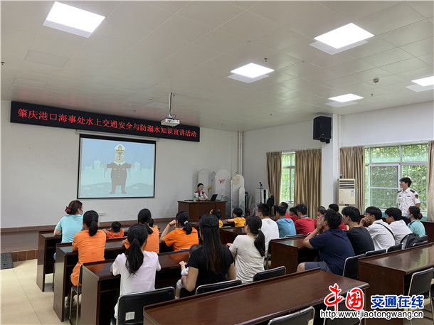 福利院儿童认真听讲防溺水注意事项