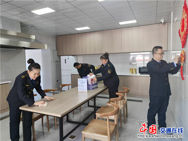 春节司机之家挂中国结