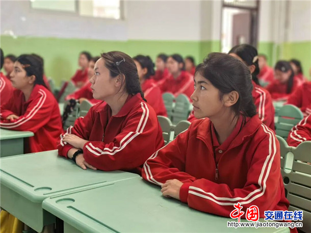 县济英中学高二（13）班暑期安全专题班会。娜扎凯提 摄
